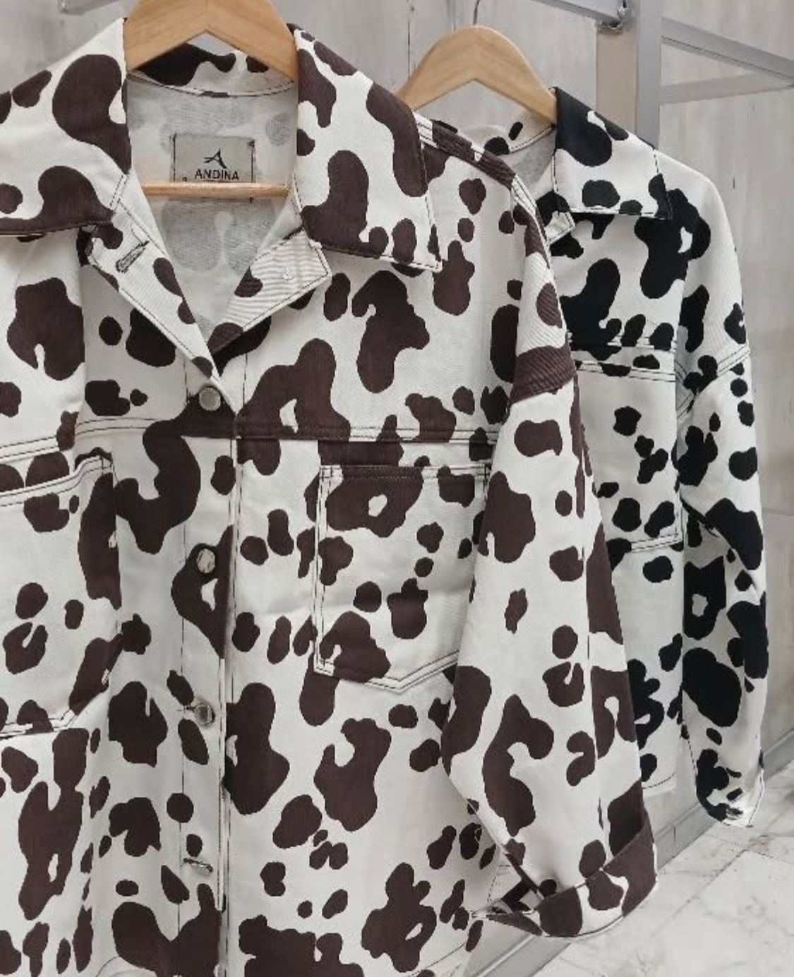CAMPERAS BLANCAS ANIMAL PRINT
